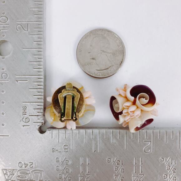 VTG Japan Shell Flower Clip On Earrings Mid Century 1950s 1960s Beachy Playful - Picture 10 of 11